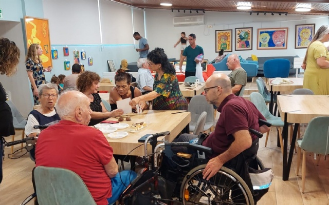 Social Club at Kibbutz Kissufim | Israel Resilience