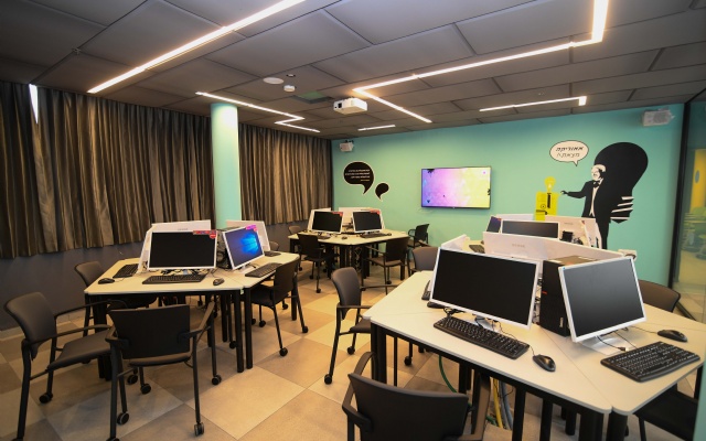 Computer Lab at the Bervin JNF Canada House for Excellence | Education